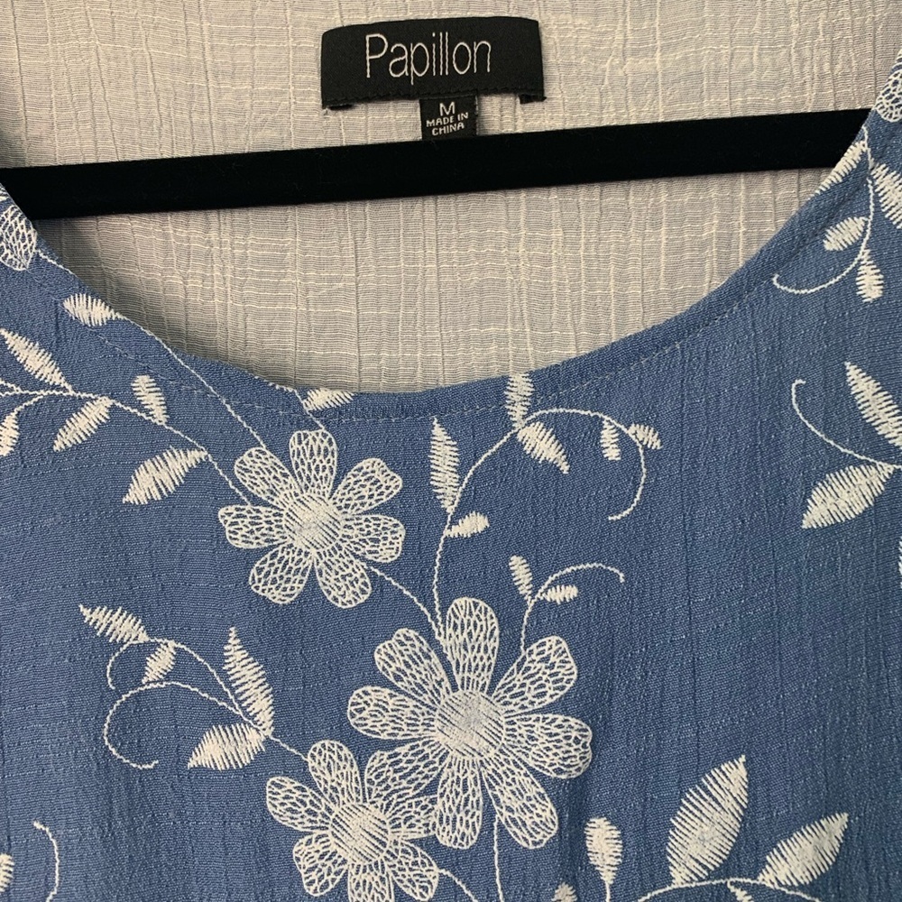 Papillon Blanc Blue and White Floral Blouse - Picture 2 of 9